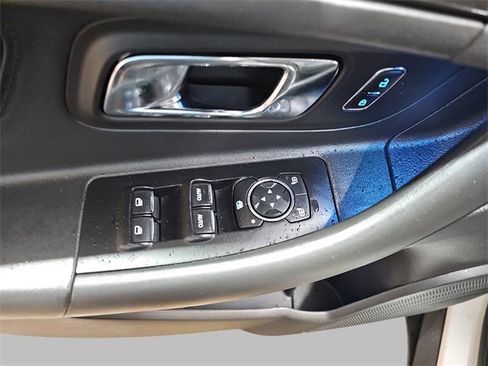 Used 2017 Ford Taurus SHO w/ Driver Assist Package image 28