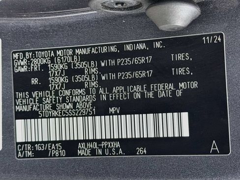Used 2025 Toyota Sienna XLE FWD image 30