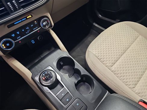 Used 2020 Ford Escape SE image 24