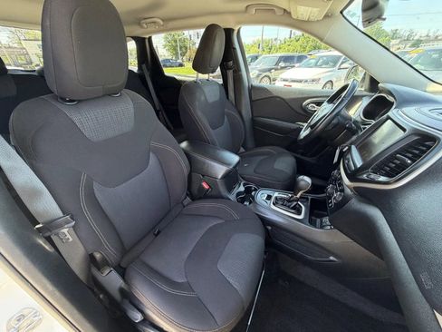 Used 2016 Jeep Cherokee Latitude w/ Safety/Convenience Group FWD image 15