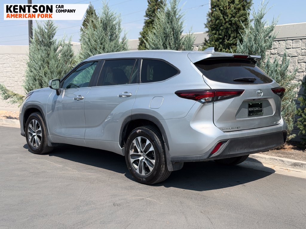Used 2025 Toyota Highlander XLE AWD/4WD image 5