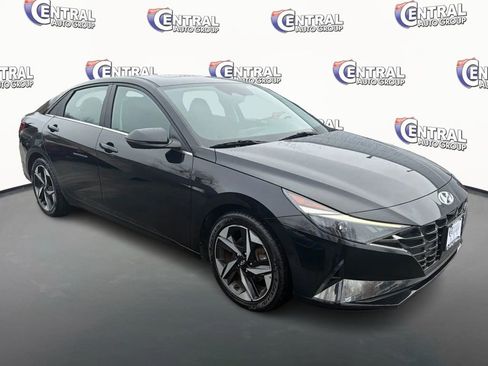 Used 2021 Hyundai Elantra SEL w/ Convenience + Premium Package image 3