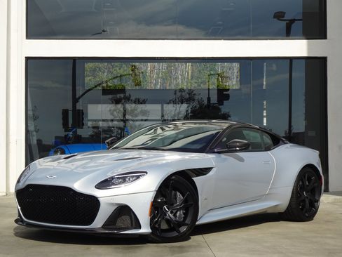 Used 2019 Aston Martin DBS Superleggera image 3