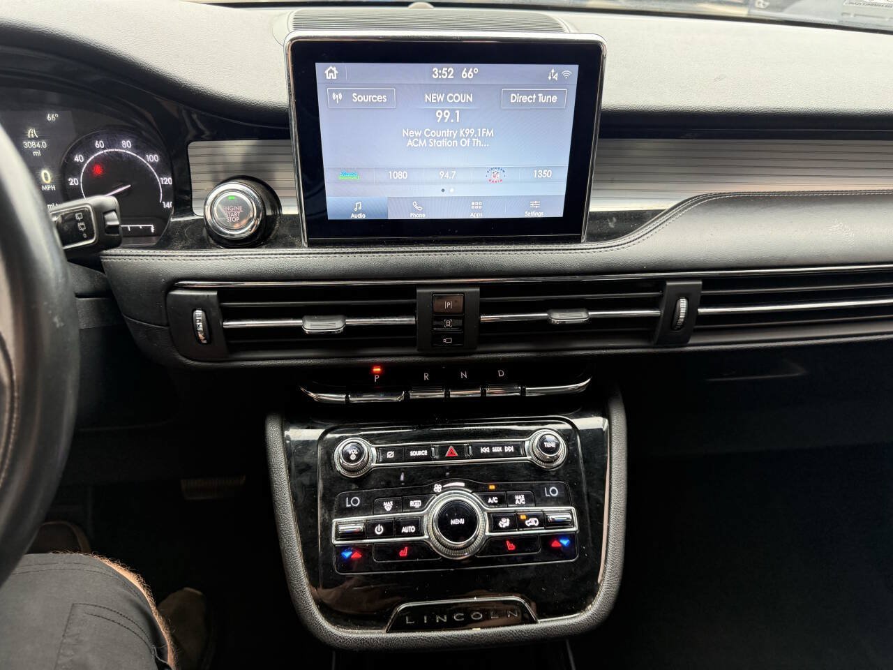 Used 2020 Lincoln Corsair FWD w/ Rear Removable Package Tray image 18