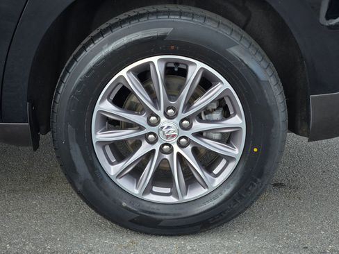 Used 2024 Buick Enclave Premium image 10