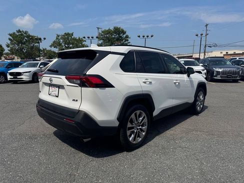 Used 2019 Toyota RAV4 XLE Premium FWD image 7