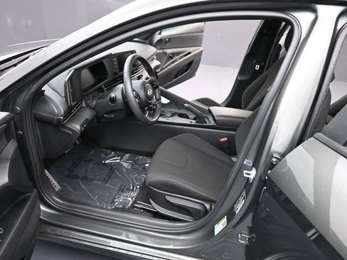 Certified 2025 Hyundai Elantra Sport w/ Cargo Package FWD image 12