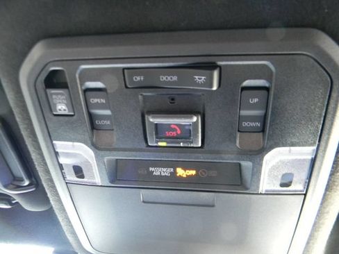 Used 2025 Toyota 4Runner Limited AWD/4WD image 21