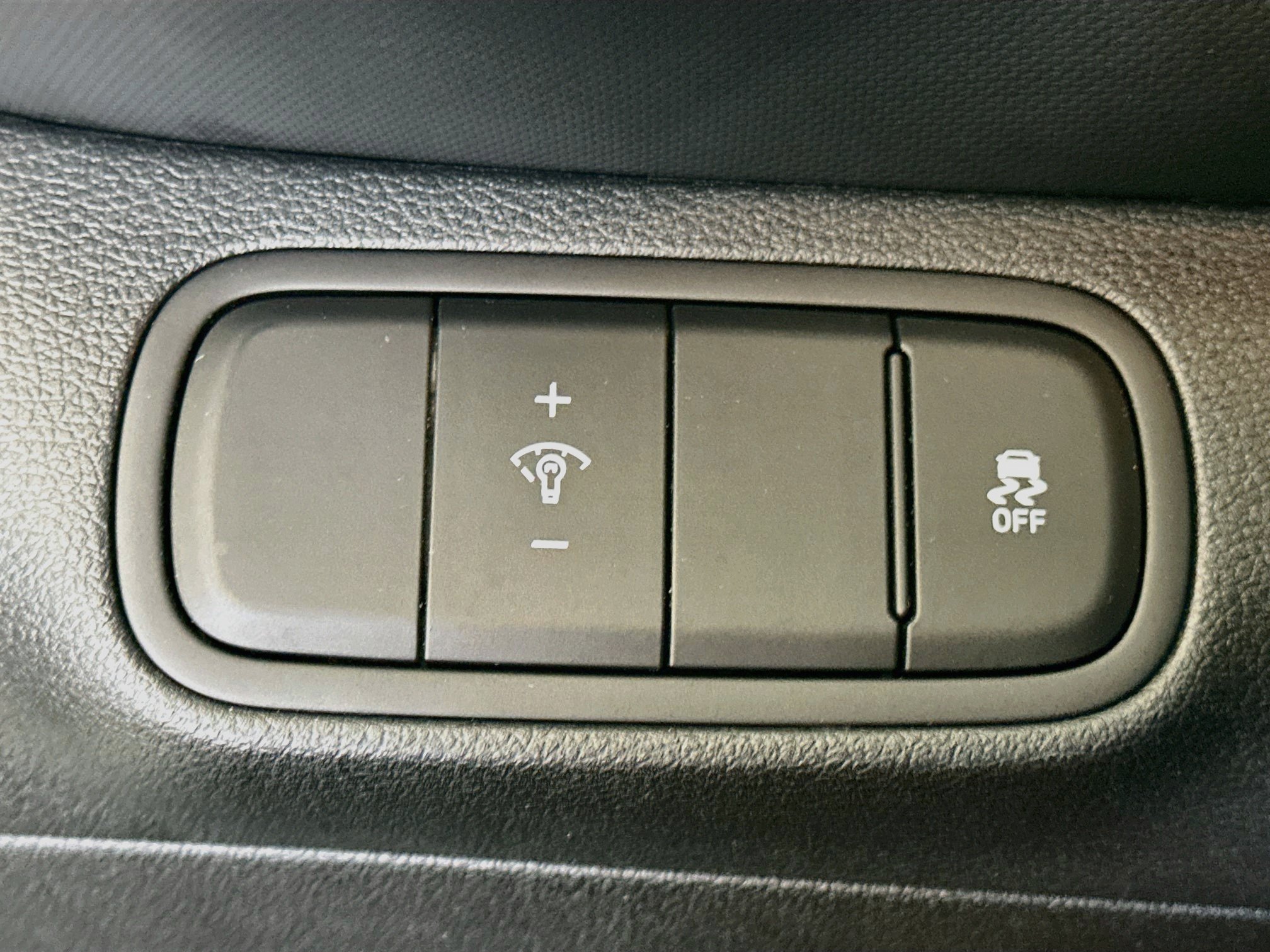 Used 2025 Hyundai Venue SEL FWD image 17