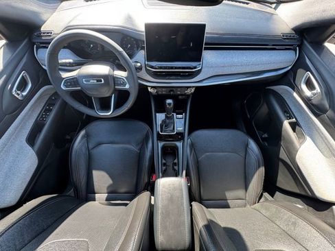 Used 2023 Jeep Compass Latitude image 11