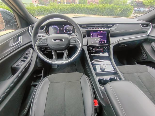 Used 2025 Jeep Grand Cherokee L Altitude RWD image 35