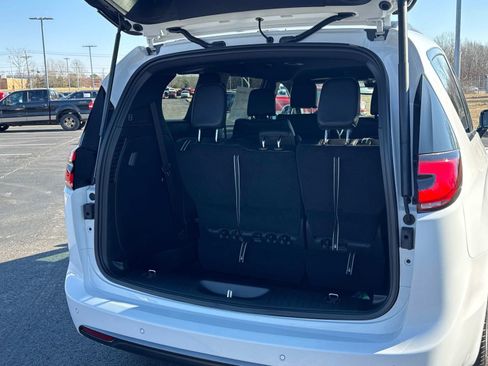 New 2026 Chrysler Pacifica Select w/ S Appearance Package FWD image 13