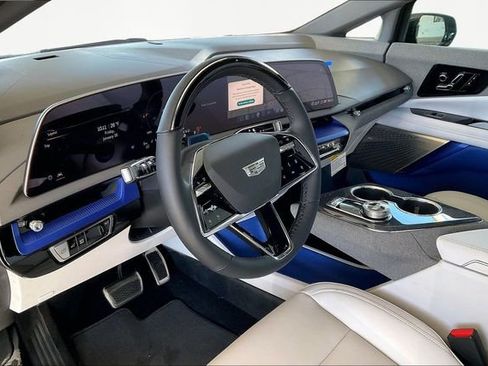 New 2026 Cadillac Optiq Luxury 1 image 7