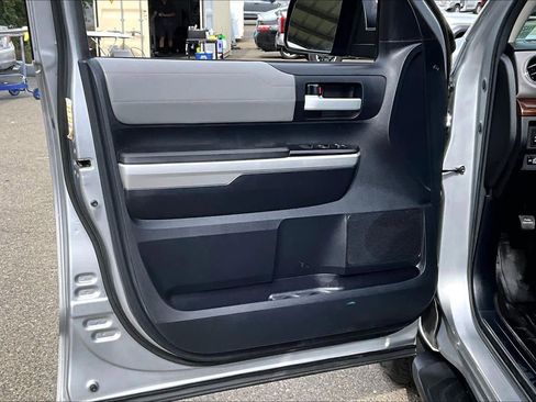 Used 2015 Toyota Tundra Limited w/ Limited Premium Package image 21