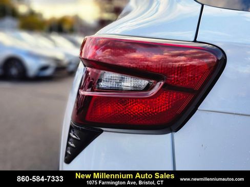 Used 2025 Chevrolet Trax LT w/ Driver Confidence Package image 9