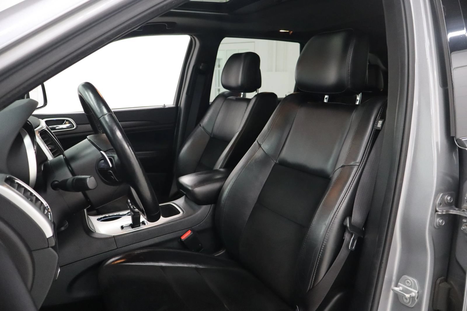 Used 2015 Jeep Grand Cherokee Altitude AWD/4WD image 16