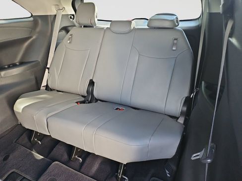 Used 2025 Toyota Sienna XLE FWD image 24