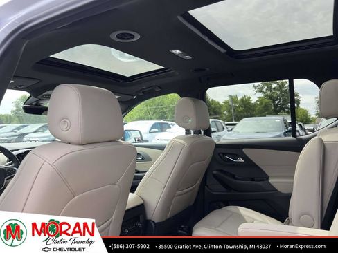 Certified 2023 Chevrolet Traverse LT w/ LT Premium Package AWD/4WD image 15