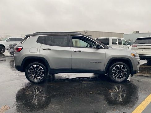 Used 2024 Jeep Compass Limited image 3