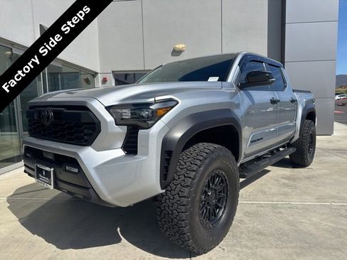 Used 2025 Toyota Tacoma TRD Off-Road image 3