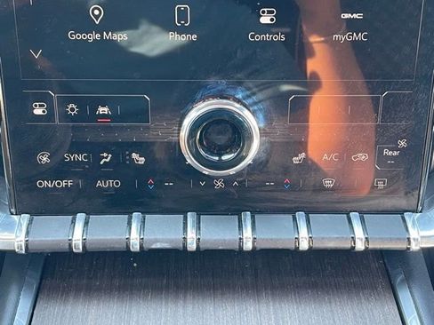 Used 2024 GMC Acadia Denali image 13