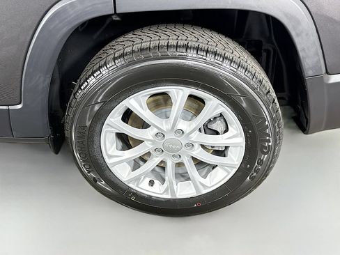 Used 2022 Jeep Cherokee Latitude Lux AWD/4WD image 32