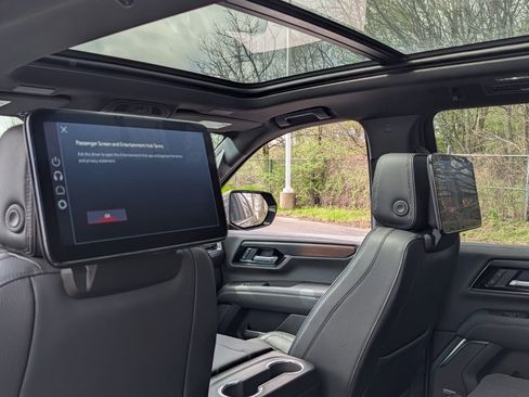 New 2026 GMC Yukon XL Denali w/ Denali Reserve Package AWD/4WD image 6
