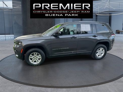 Certified 2024 Jeep Grand Cherokee Laredo image 4