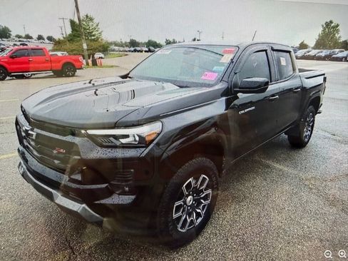 Used 2024 Chevrolet Colorado Z71 w/ Z71 Convenience Package 2 AWD/4WD image 3
