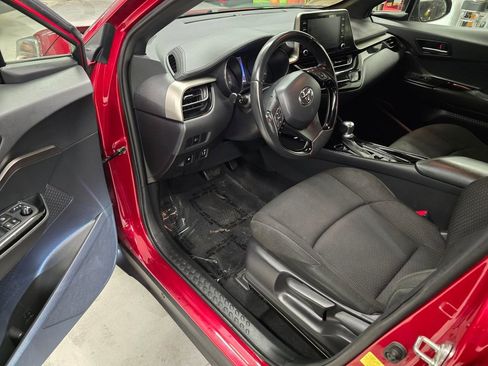 Used 2019 Toyota C-HR XLE image 14
