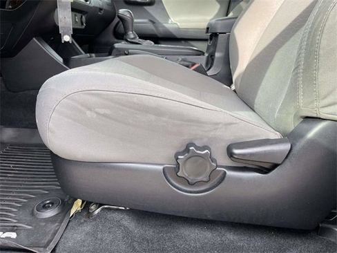 Used 2018 Toyota Tacoma SR image 21