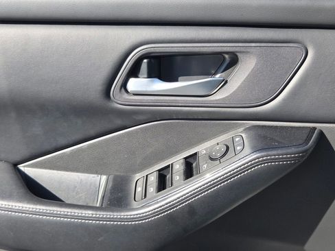 Used 2025 Nissan Rogue SV image 25