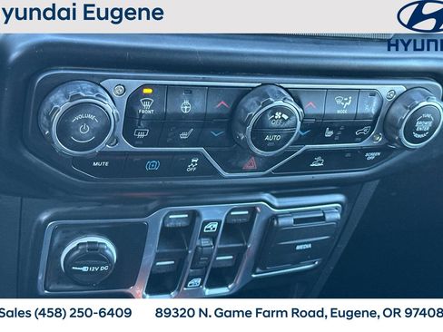 Used 2022 Jeep Wrangler Unlimited Sahara w/ Cold Weather Group image 26