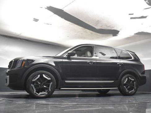 Used 2025 Kia Telluride S FWD image 33