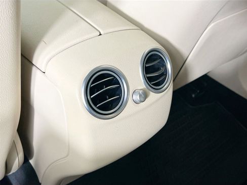 Used 2018 Mercedes-Benz GLC 300 4MATIC image 23