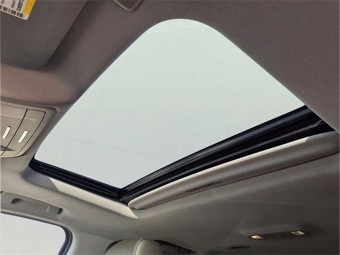 Used 2018 GMC Yukon SLT w/ Premium Edition image 21