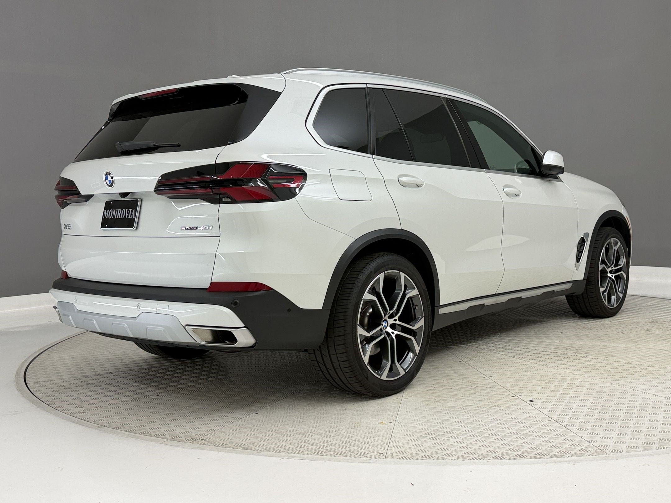 Used 2026 BMW X5 sDrive40i w/ Premium Package RWD image 9
