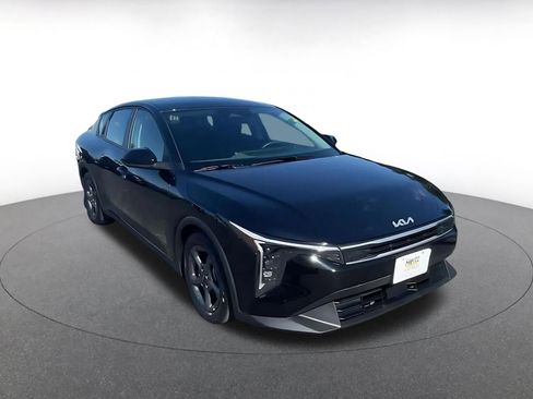 Used 2025 Kia K4 LXS image 3