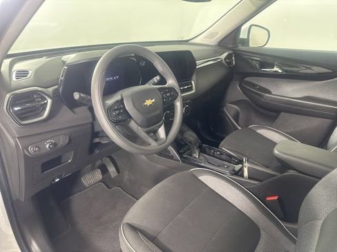 Used 2025 Chevrolet TrailBlazer LT AWD/4WD image 8