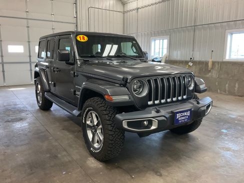 Used 2018 Jeep Wrangler Unlimited Sahara AWD/4WD image 6