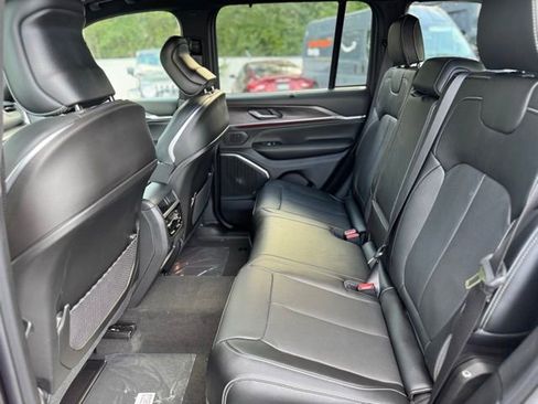 New 2025 Jeep Grand Cherokee Overland w/ Luxury Tech Group IV image 20