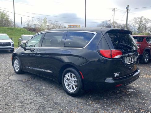 Used 2023 Chrysler Voyager LX image 4