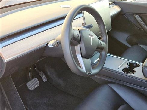 Used 2022 Tesla Model Y Long Range AWD/4WD image 9
