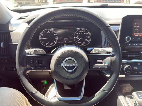 Used 2022 Nissan Pathfinder SV w/ Cargo Package AWD/4WD image 4