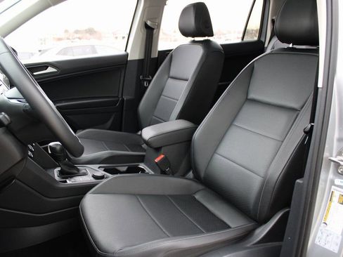 Certified 2020 Volkswagen Tiguan SE w/ Panoramic Sunroof Package image 8