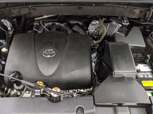 Used 2017 Toyota Highlander XLE AWD/4WD image 24