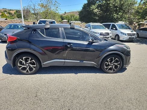 Used 2020 Toyota C-HR XLE FWD image 6