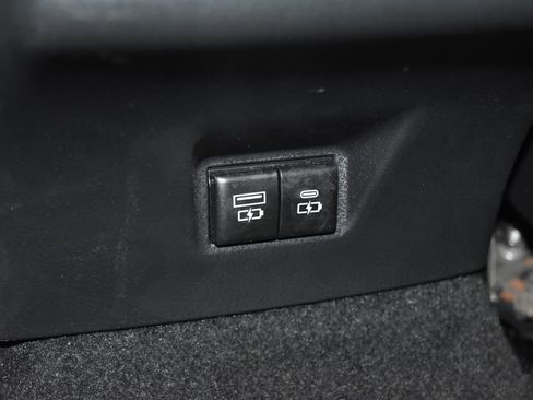 Used 2025 Toyota Camry SE image 21