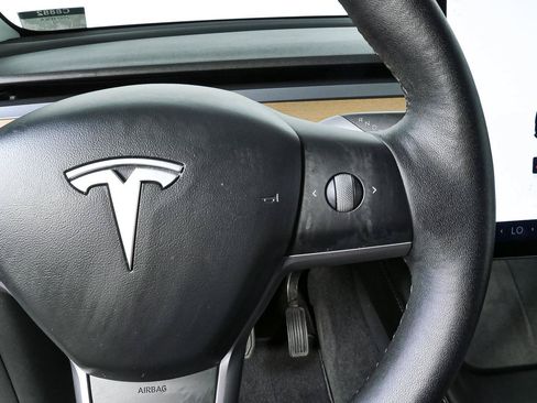 Used 2022 Tesla Model Y Long Range AWD/4WD image 10