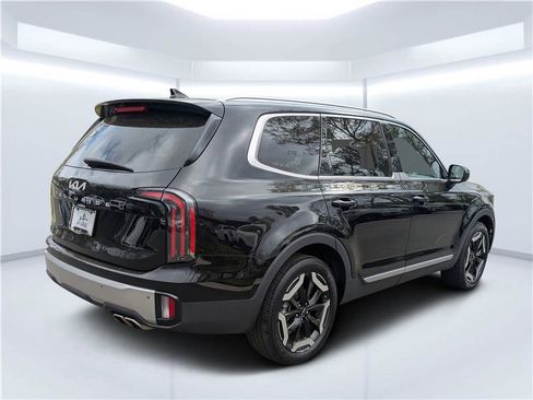 Used 2023 Kia Telluride EX image 3